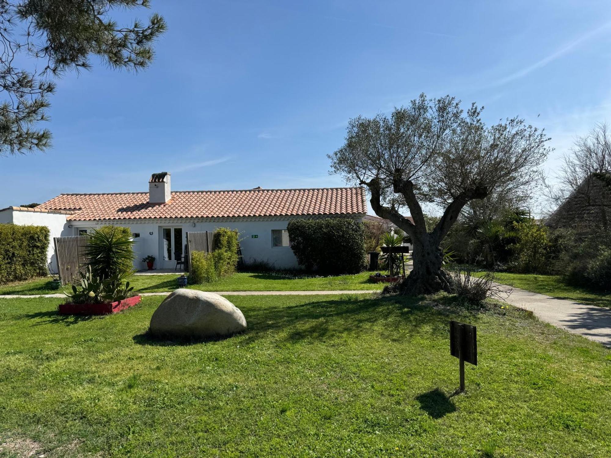 Mas Des Salicornes Hotel Saintes-Maries-de-la-Mer Exterior photo